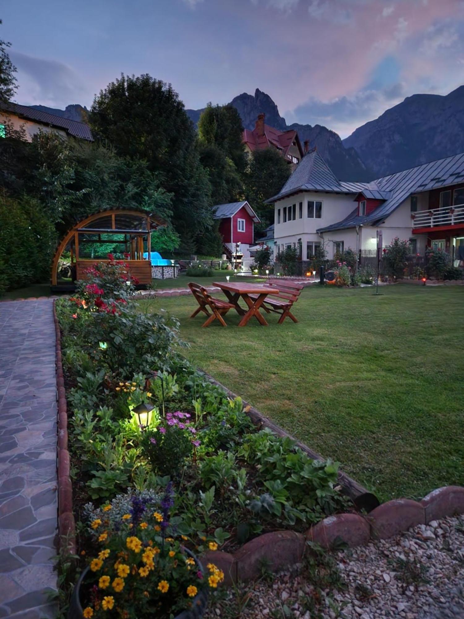 Casa Turta Dulce Hotell Buşteni Eksteriør bilde